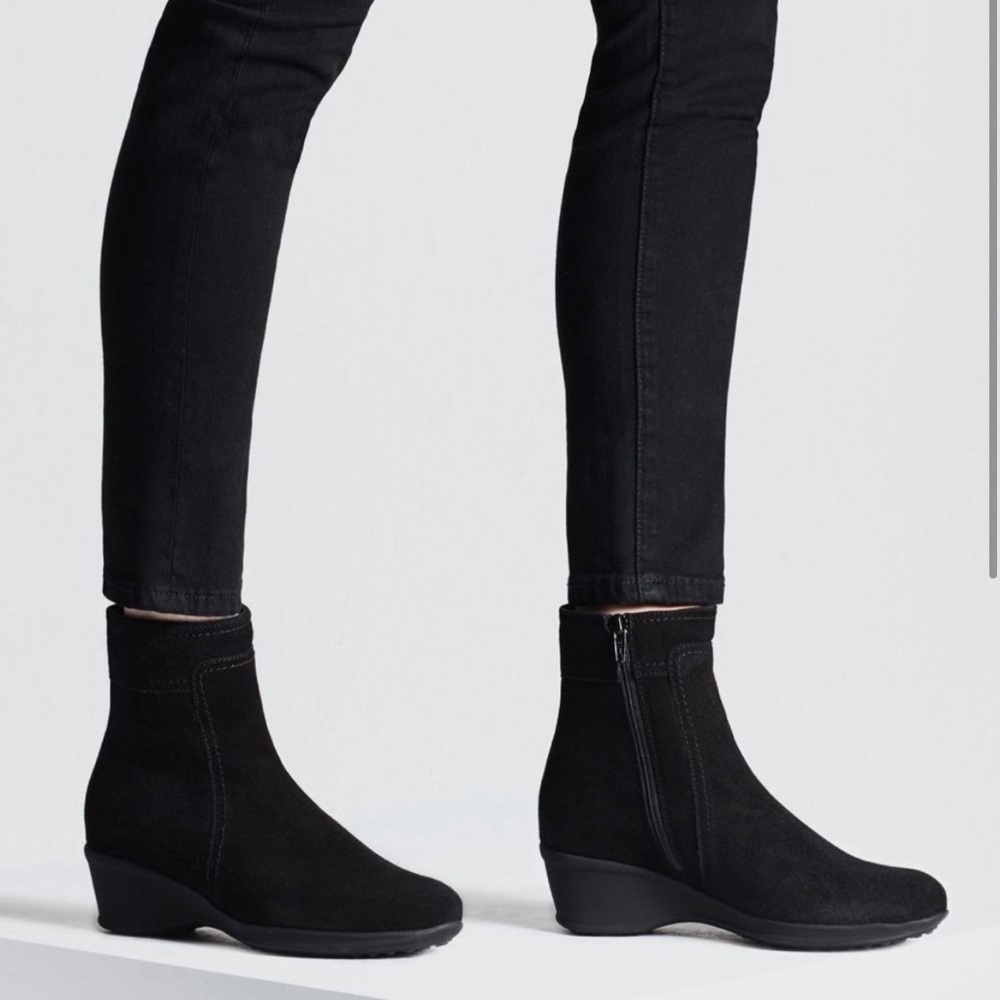 La Canadienne Elizabeth Booties Women's Boots Black Suede Leather 6.5